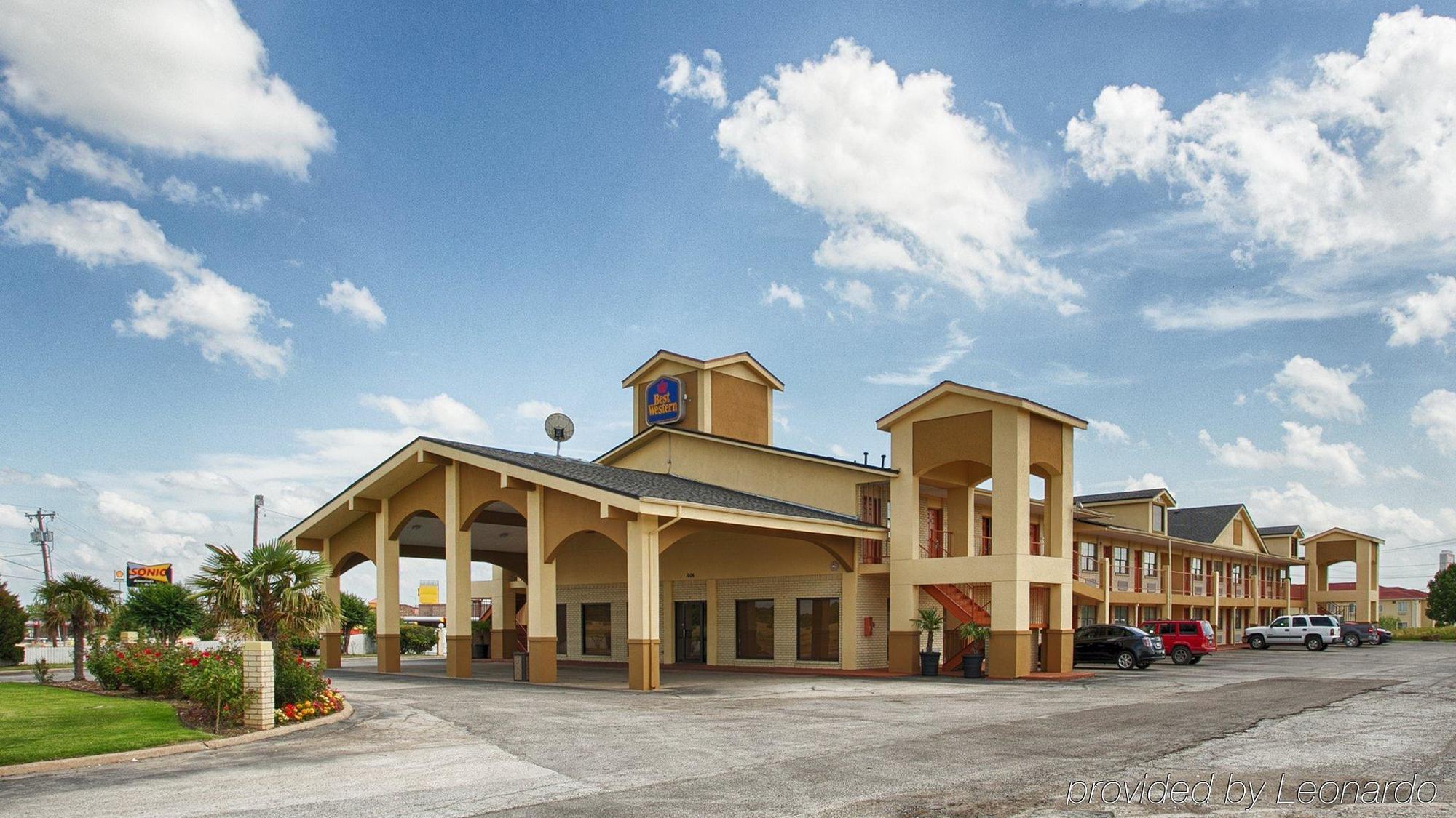 Hotel Baymont By Wyndham Terrell Exterior foto